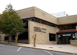 [photo, Public entrance, Frederick A. Thayer III Courthouse, 203 South 4th St., Oakland, Maryland]